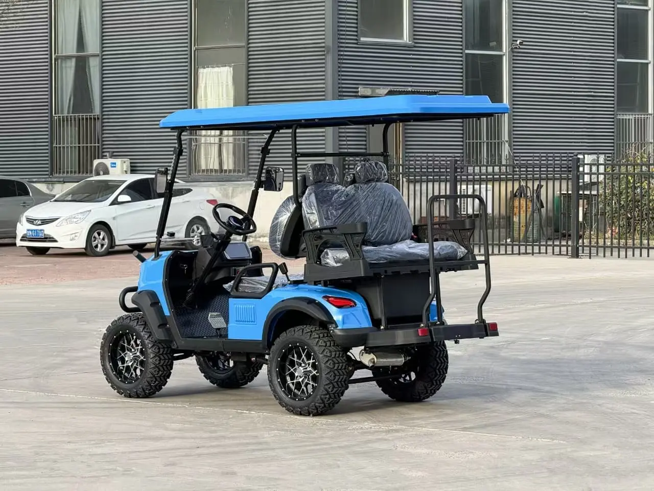 How a Compact Golf Cart Fits Urban Resorts Perfectly?