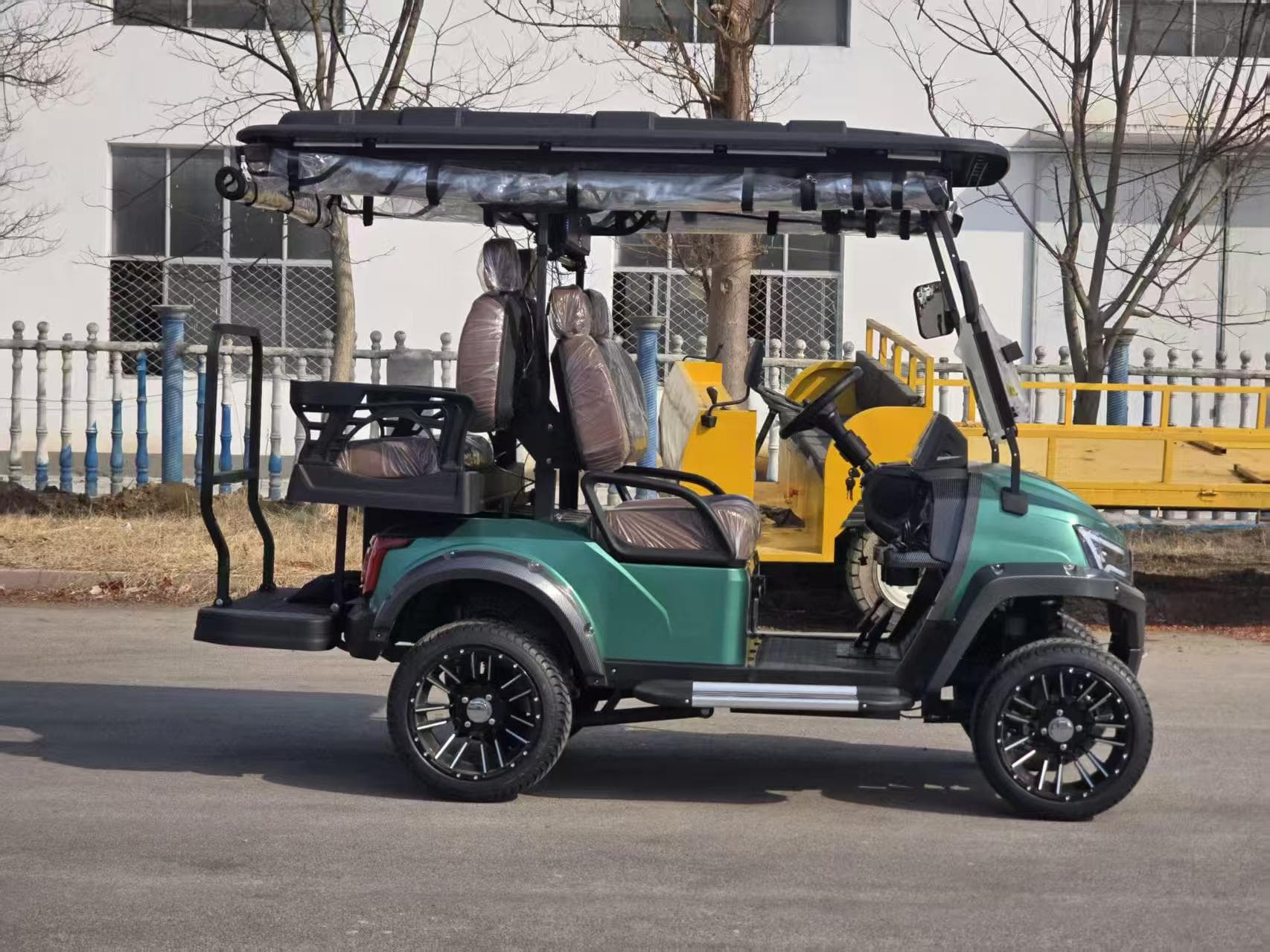 Electric Small Golf Cart: The Best Choice for Private and Commercial Use
