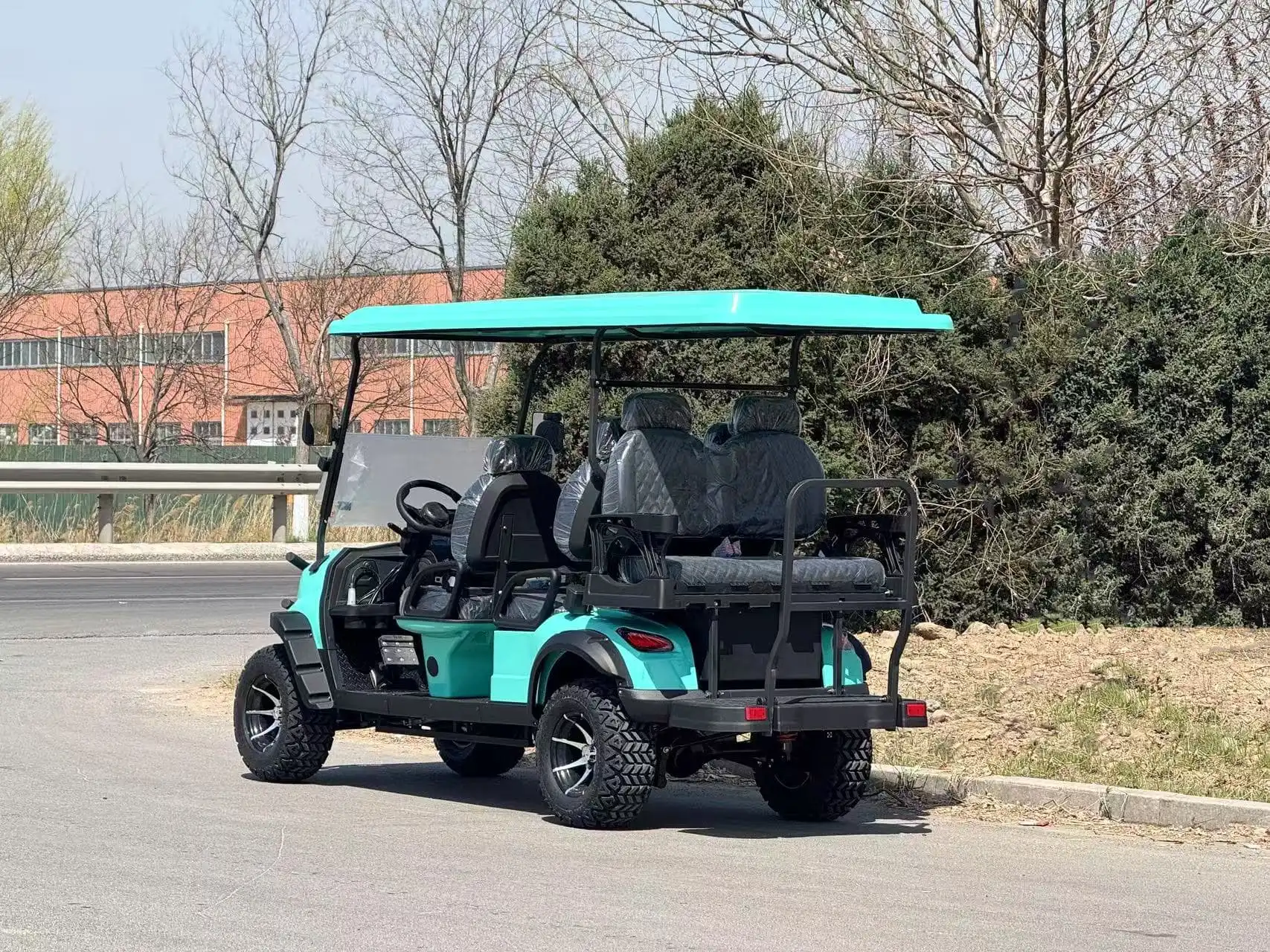How a 4 Passenger Golf Cart Enhances Guest Experience?